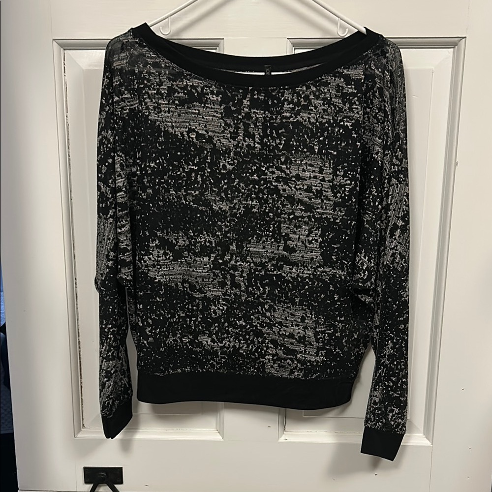 Black and Gray Sheer Thin Sweater In Excellent Condition.